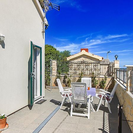Riva Apartment Krapanj Luaran gambar
