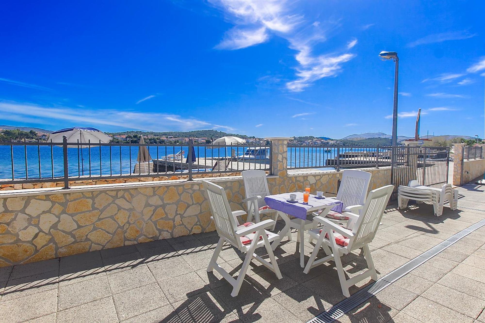 Riva Apartment Krapanj Luaran gambar