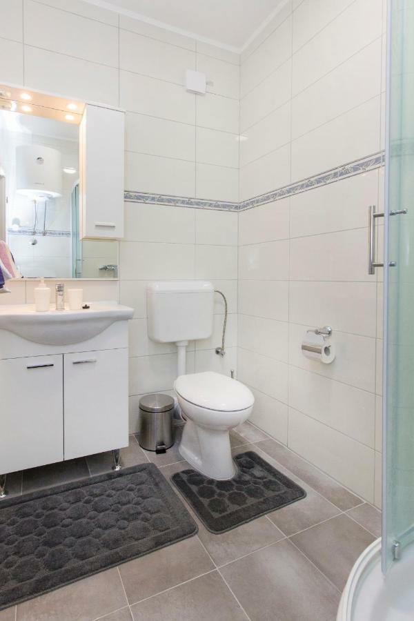 Riva Apartment Krapanj Luaran gambar