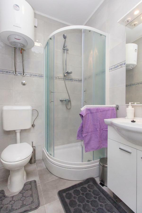 Riva Apartment Krapanj Luaran gambar