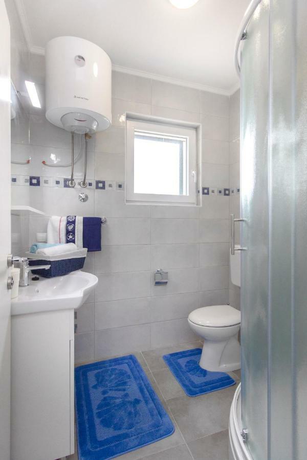 Riva Apartment Krapanj Luaran gambar