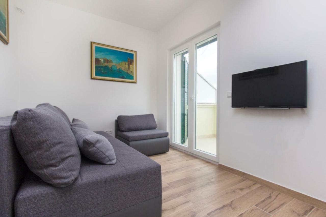 Riva Apartment Krapanj Luaran gambar