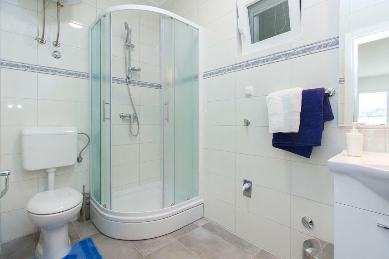 Riva Apartment Krapanj Luaran gambar