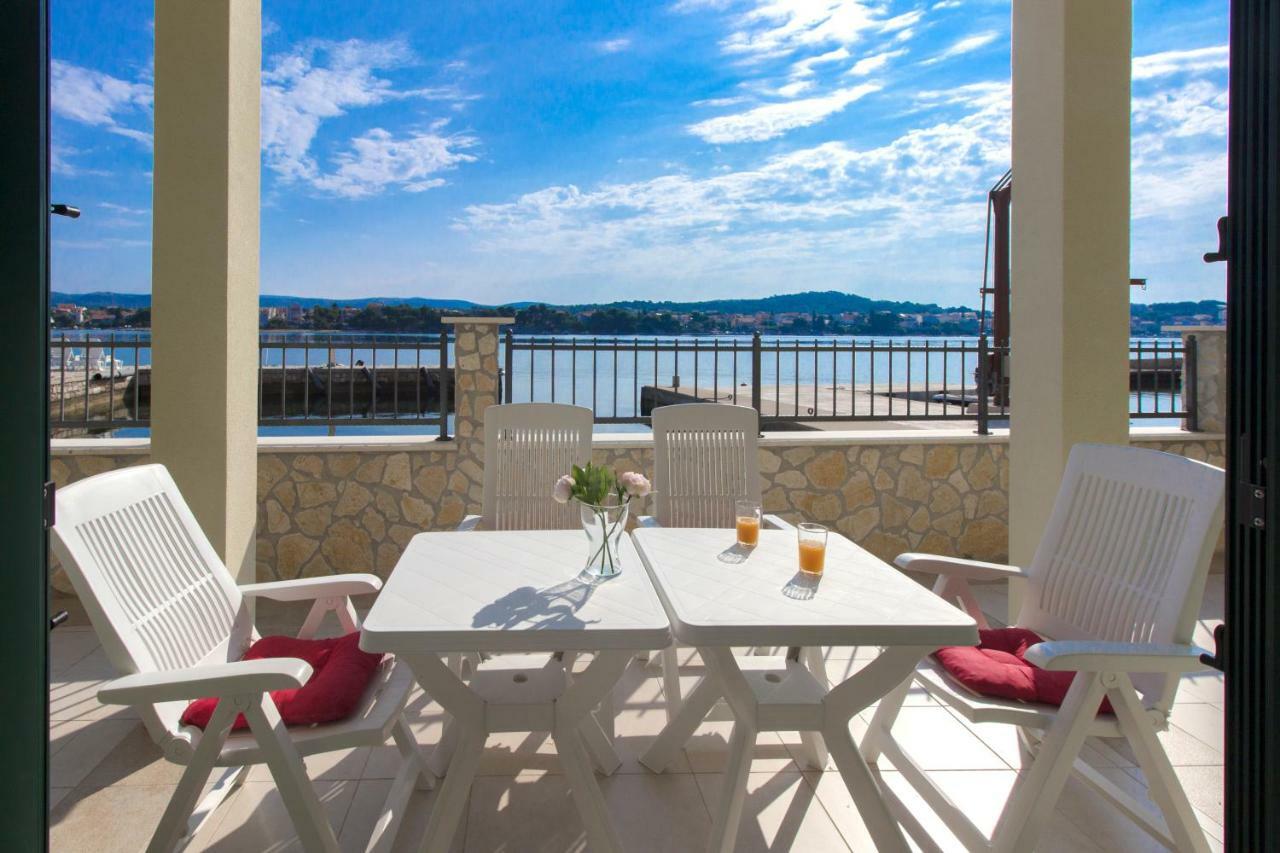 Riva Apartment Krapanj Luaran gambar