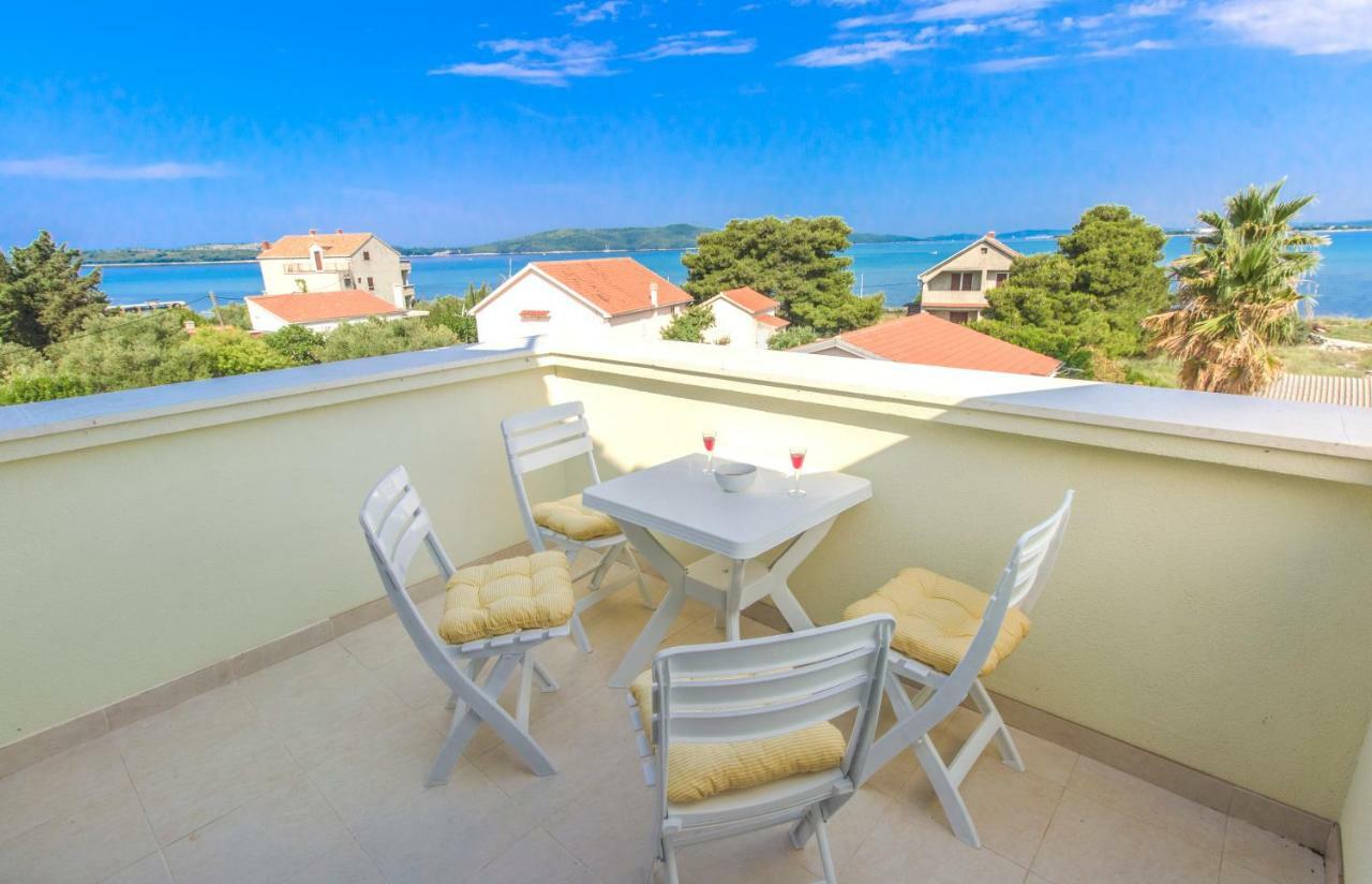 Riva Apartment Krapanj Luaran gambar