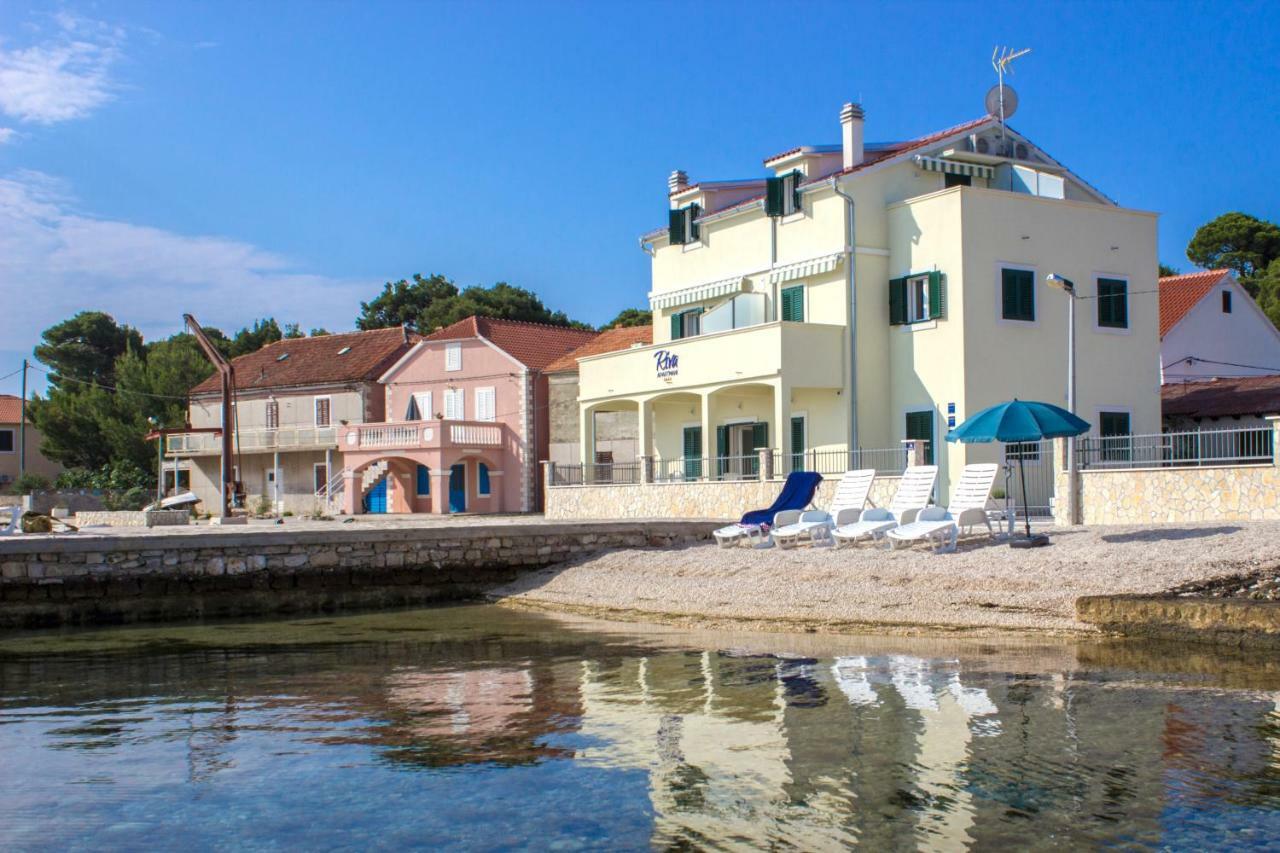 Riva Apartment Krapanj Luaran gambar