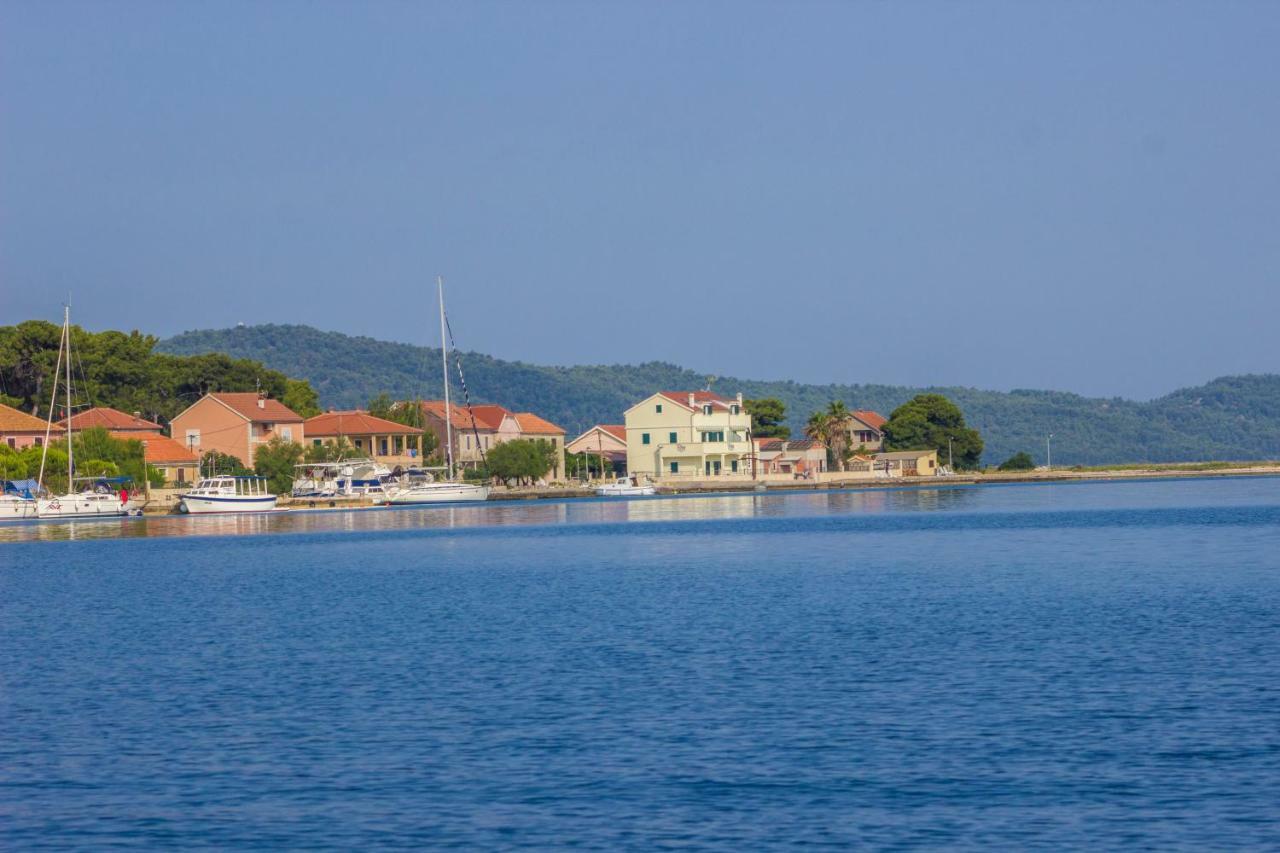 Riva Apartment Krapanj Luaran gambar