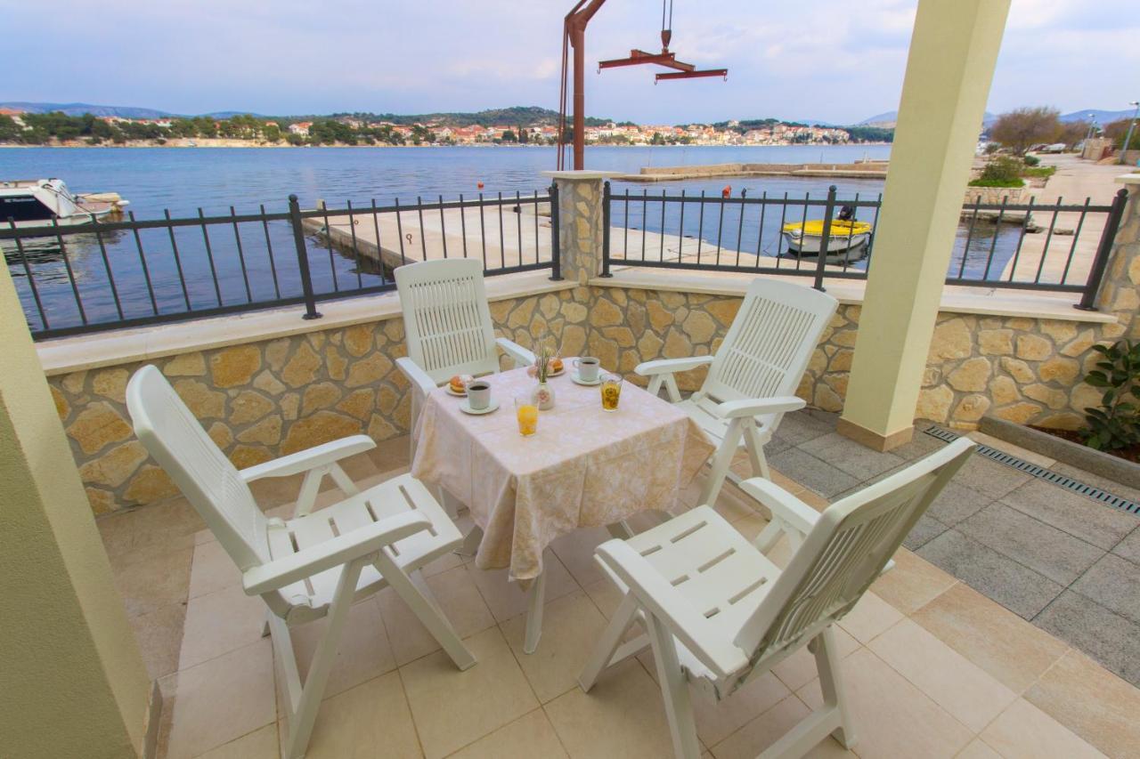 Riva Apartment Krapanj Luaran gambar